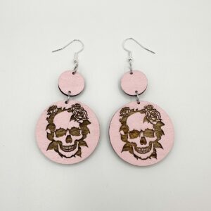 Ruusupääkallo-korvakorut ympyrällä