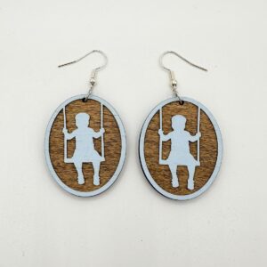 Keinuva poika -korvakorut (useita kokoja)