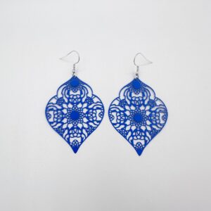 Metallinen iso kuviokorvis (useita värejä)