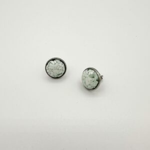 Stones in water -nappikorvakorut (useita värejä)