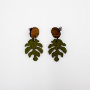 Peikonlehti ympyrällä -nappikorvikset (useita värejä)